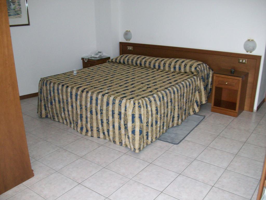Hotel Santorotto Di Fabio Terrosi Sinalunga Ruang foto
